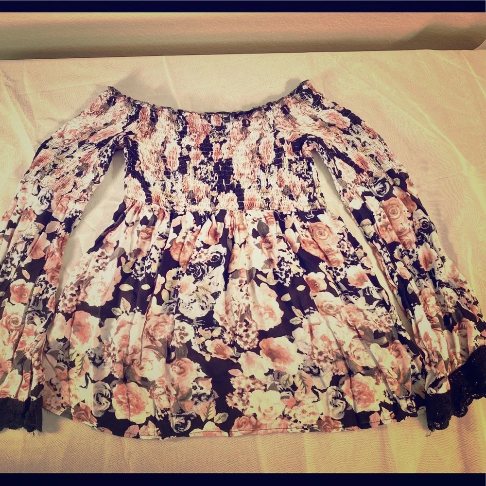 Clover+scout Off shoulder blouse size M - Picture 2 of 6